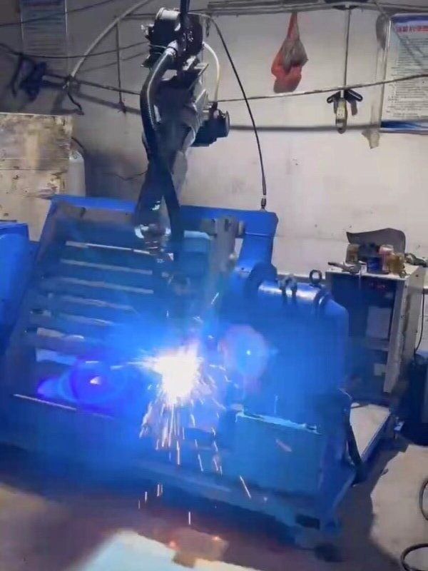 YR-UP6-A00 Used Yaskawa Robot(with positioner and welding gun)