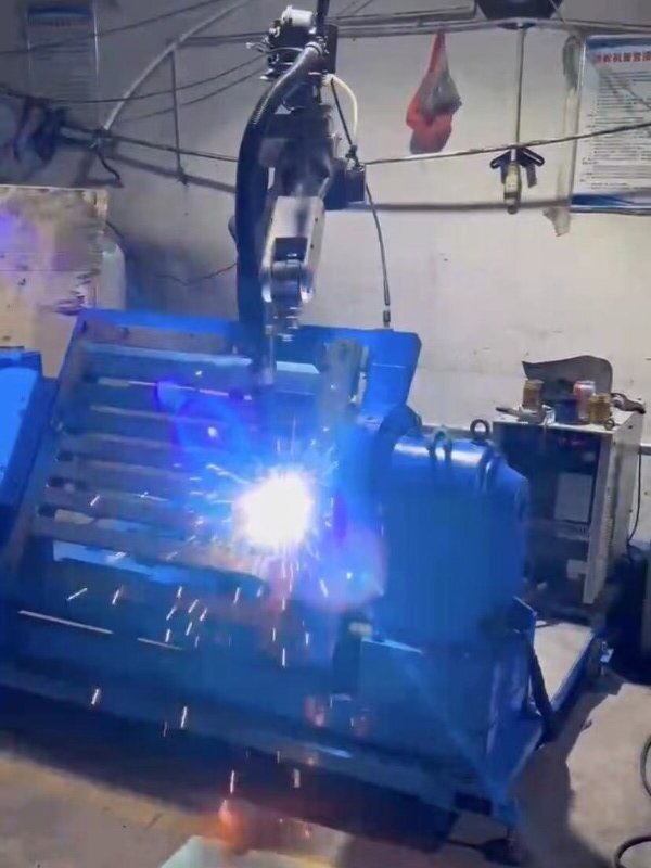 YR-UP6-A00 Used Yaskawa Robot(with positioner and welding gun)
