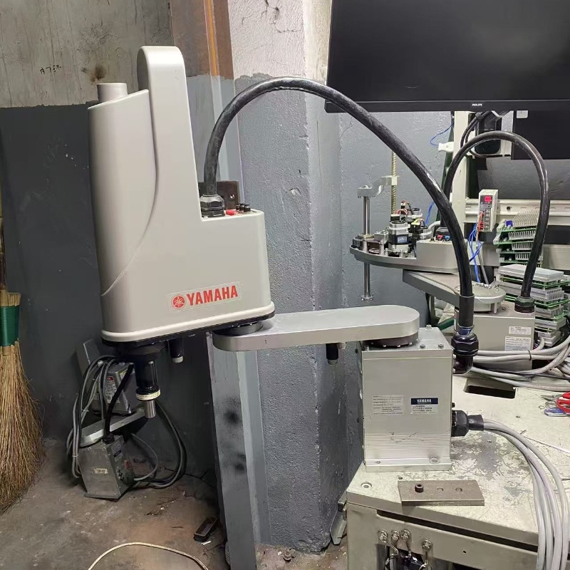 YK400XG Used Yamaha Robot