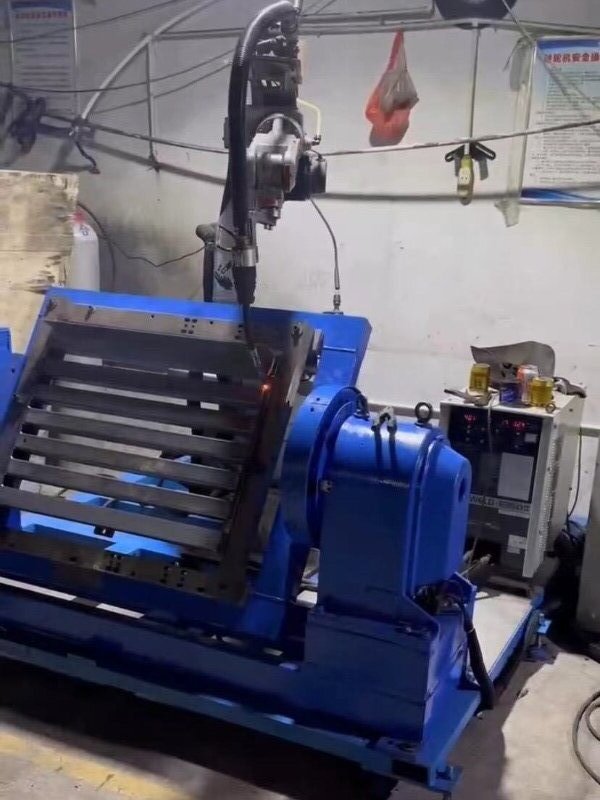 YR-UP6-A00 Used Yaskawa Robot(with positioner and welding gun)
