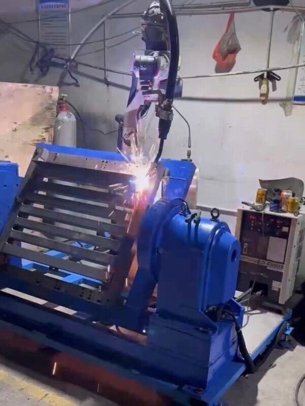 YR-UP6-A00 Used Yaskawa Robot(with positioner and welding gun)