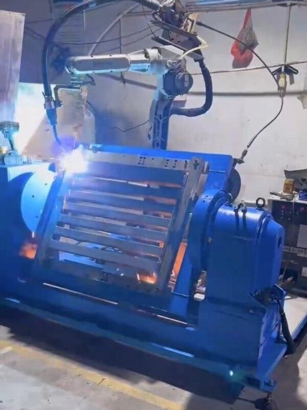 YR-UP6-A00 Used Yaskawa Robot(with positioner and welding gun)